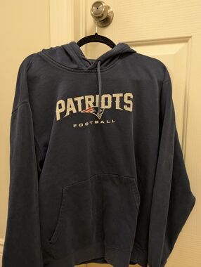 Patriots Navy Blue Pullover Hoodie - Football Graphic NFL